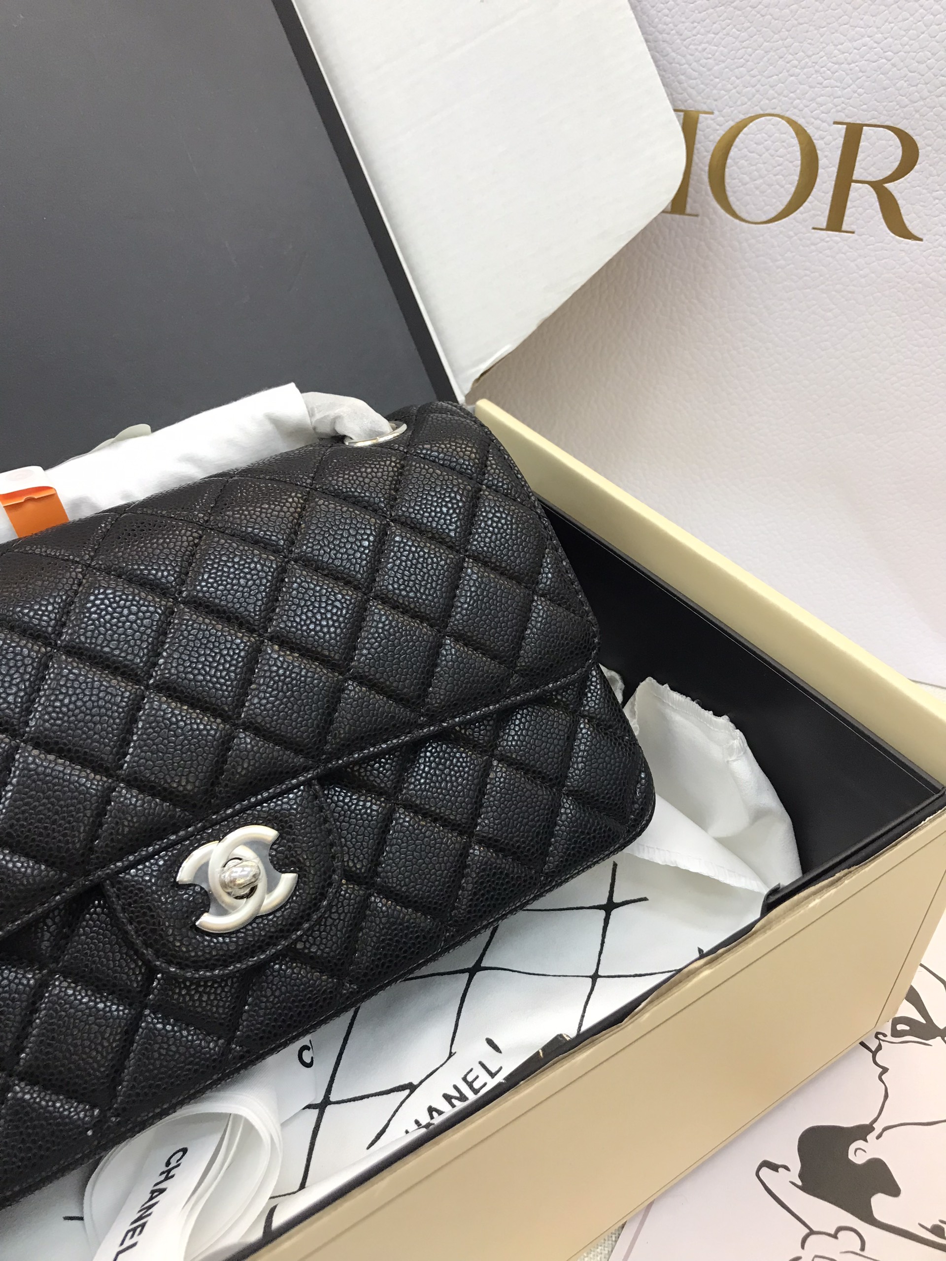 Túi Xách Chanel Classic Super Reissue Màu Đen Khóa Bạc Size 26cm